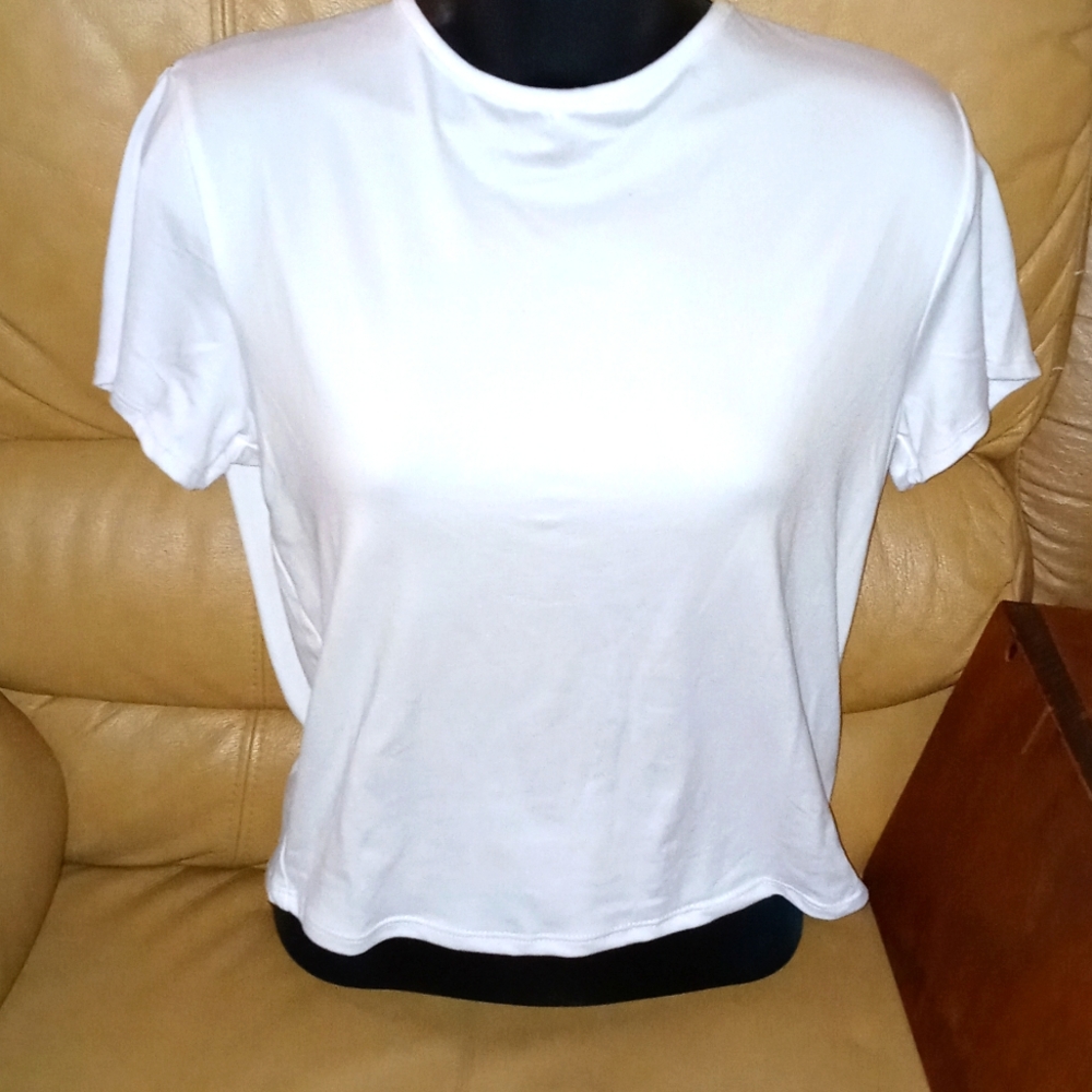 White crop top t shirt